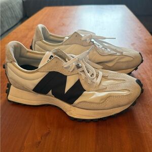 New Balance 327 Sneakers